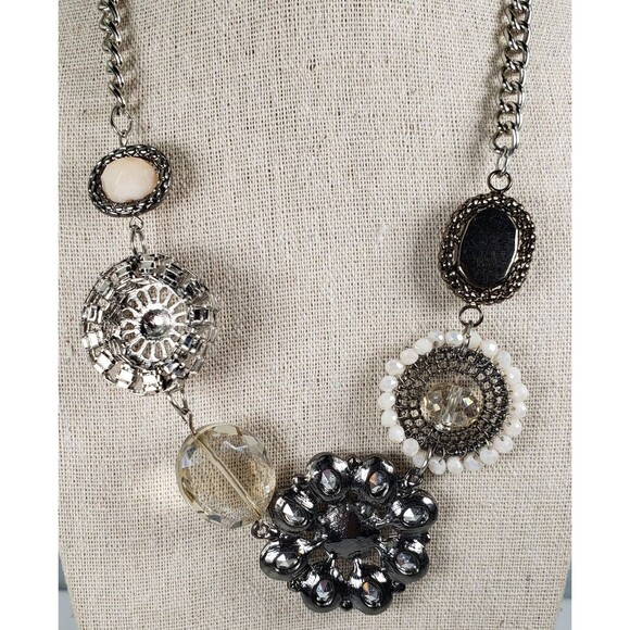 Vintage Simply Vera Wang Silver Tone Cut Crystal & Resin Statement 17" Necklace - Picture 15 of 16